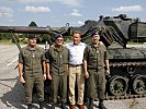 ...Jagdpanzer "Kürassier" eine Kasernenrunde fahren. (Bild öffnet sich in einem neuen Fenster)