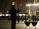 ...dirigiert den "27er Regimentsmarsch". (Bild öffnet sich in einem neuen Fenster)