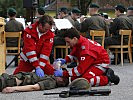 ...die Sanitäter des Roten Kreuzes bemühen sich leider vergebens. (Bild öffnet sich in einem neuen Fenster)