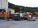 ...mit Feuerwehr, Rotem Kreuz und Polizei... (Bild öffnet sich in einem neuen Fenster)