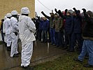 Die Soldaten können die Lage... (Bild öffnet sich in einem neuen Fenster)