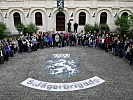 Im Innenhof der Kaserne wurde die Gruppeneinteilung getroffen. (Bild öffnet sich in einem neuen Fenster)