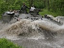 ...mit dem Radpanzer "Pandur". (Bild öffnet sich in einem neuen Fenster)