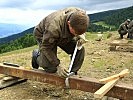 Ein Metalformrohr wird zur Sprengung vorbereitet... (Bild öffnet sich in einem neuen Fenster)