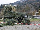 Soldaten der Fliegerabwehr üben gemeinsam mit Wachsoldaten. (Bild öffnet sich in einem neuen Fenster)