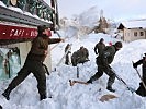 Soldaten des Baupionier- und Katastrophenhilfeeinsatzzugs... (Bild öffnet sich in einem neuen Fenster)