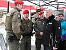 Der steirische Landeshauptmann interessiert sich für die Militärpolizei. (Bild öffnet sich in einem neuen Fenster)