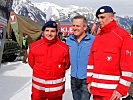 Der Minister interessiert sich für die Sanitätsversorgung. (Bild öffnet sich in einem neuen Fenster)