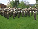 Vizeleutnant Franz Wölkart dirigiert die Militärmusik. (Bild öffnet sich in einem neuen Fenster)
