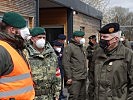 Im Gespräch mit Soldaten in Bad Radkersburg. (Bild öffnet sich in einem neuen Fenster)