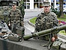 Am Hauptplatz präsentierten die Soldaten ihre Ausrüstung. (Bild öffnet sich in einem neuen Fenster)