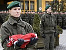 Gefreiter Marold ist als Flaggenhisser eingeteilt. (Bild öffnet sich in einem neuen Fenster)
