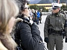 Die Soldaten der Militärstreife sorgen für Sicherheit. (Bild öffnet sich in einem neuen Fenster)