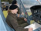 Zöglinge der Militärakademie, vielleicht spätere Militärpiloten? (Bild öffnet sich in einem neuen Fenster)