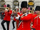 ... dahinter folgte seine Band of the Corps of the Royal Engineers. (Bild öffnet sich in einem neuen Fenster)