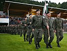 Einmarsch des Standartentrupps in das Edi-Glieder-Stadion. (Bild öffnet sich in einem neuen Fenster)
