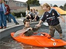 ... fand das Kajak-Fahren naturgemäß im Wasser statt. (Bild öffnet sich in einem neuen Fenster)