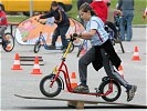 Während sich einige im Rollerfahren übten ... (Bild öffnet sich in einem neuen Fenster)