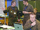 Irische, deutsche und österreichische Soldaten am Gefechtsstand. (Bild öffnet sich in einem neuen Fenster)