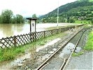 Auch die Geleise der Pinzgaubahn werden überschwemmt. (Bild öffnet sich in einem neuen Fenster)