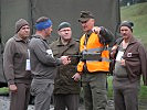 Letzte Einweisungen beim Vorstart durch Vizeleutnant Gerhard Krimbacher. (Bild öffnet sich in einem neuen Fenster)