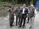 Militärkommandant, Landesrat und Bürgermeister besuchen die Soldaten. (Bild öffnet sich in einem neuen Fenster)