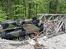 Der Bergepanzer "Greif" im Einsatz. (Bild öffnet sich in einem neuen Fenster)