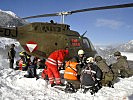 Bergrettung, Rotes Kreuz und Militär arbeiten "Hand in Hand". (Bild öffnet sich in einem neuen Fenster)