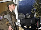 Dieser Soldat hat ein wachsames Auge auf das Feuerleitgerät. (Bild öffnet sich in einem neuen Fenster)