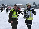 ERTA-Chef Major Bernert wird von Feuerwehrkommandant Gmeiner informiert. (Bild öffnet sich in einem neuen Fenster)