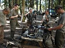 Vor der Tour gibt es Theorie für die Soldaten. (Bild öffnet sich in einem neuen Fenster)