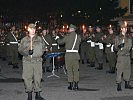 Die Militärmusik spielt auf. (Bild öffnet sich in einem neuen Fenster)