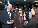 Landtagspräsident Gebhard Halder im Gespräch mit Gästen. (Bild öffnet sich in einem neuen Fenster)