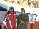 Unterstützung erhält er dabei von Rekrut Matthias Windhager.