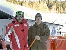 Unterstützung erhält er dabei von Rekrut Matthias Windhager.