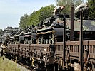 Die 4. Panzergrenadierbrigade transportiert die Panzer ins Übungsgebiet.