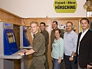 In der Kaserne Hörsching werden Internet-Terminals in Betrieb genommen.