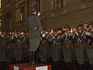 Die Gardemusik führte den großen Zapfenstreich im Burghof auf