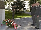 Generalmajor Raffetseder und Oberst Hehenberger gedenken an Robert Bernardis.