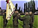 Der Brigadekommandant Oberst des Generalstabsdienstes Karl Pronhagl übergibt die Standarte an Oberstleutnant Gerhard Skalvy.