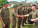 Die Soldaten der Ausbildungskompanie und des ABC-Abwehrzuges erhalten symbolisch das schwarze Barett.