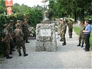 ...ein Kulturprogramm. Im Bild: Die Exkursion an die Militärakademie in Wiener Neustadt.