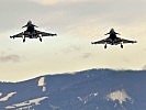 Eine Eurofighter-Rotte im Landeanflug auf den Militärflugplatz Zeltweg. (Archivfoto)