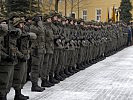 Die Soldaten am Antreteplatz des Fliegerhorstes.