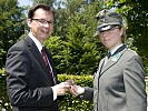 2010 beendete Wachtmeister Sarah Contratti ihre Ausbildung zum Unteroffizier ebenfalls als Lehrgangsbeste. Auch sie gehört der 6. Jägerbrigade an und absolviert zurzeit einen Auslandseinsatz in Bosnien.