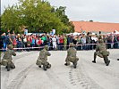 Hunderte Zuseher verfolgten gespannt die Vorführung der Panzergrenadiere.