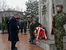 Kranzniederlegung vor dem österreichisch-ungarischen Kriegerdenkmal.