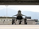 Startvorbereitungen am Eurofighter. Die Abfangjäger verhindern das Einfliegen in das Flugbeschränkungsgebiet. (Archivfoto)