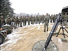 Den schweren Granatwerfer sehen die Rekruten am Donnerstag im scharfen Schuss.