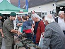 In einer Info-Schau präsentierten die Soldaten ihre Ausrüstung.